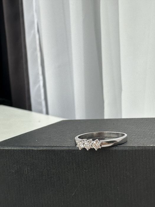 Золотое кольцо с брильянтом