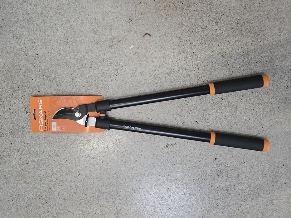 Sekator L11 Fiskars plus nożyce teleskopowe Fiskars