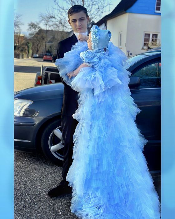 Продам детское платье со шлейфом