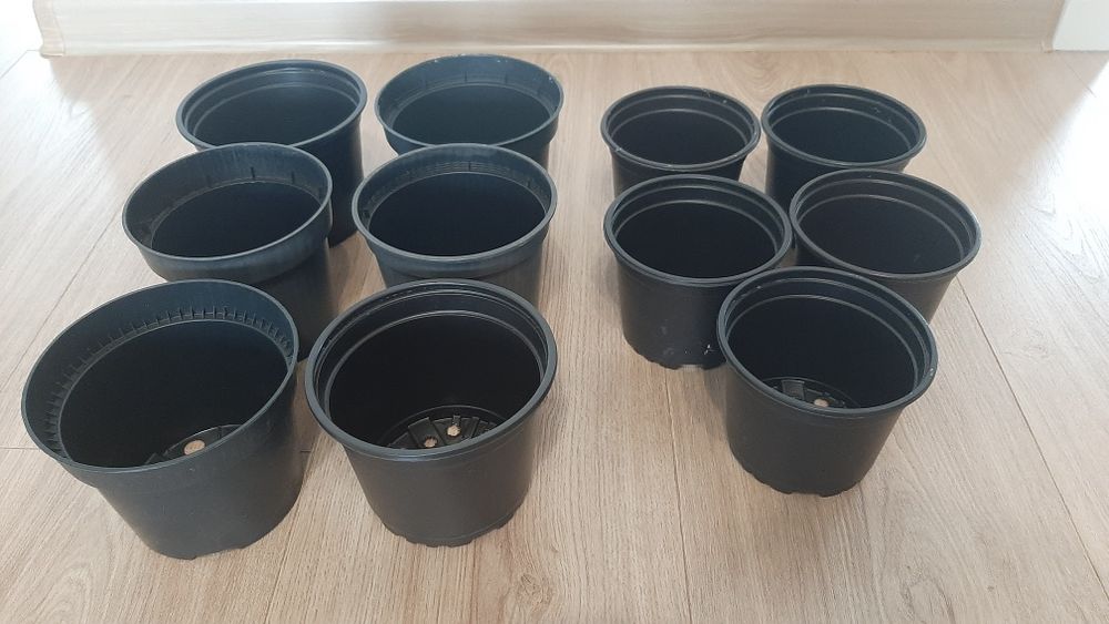 11x doniczka plastikowa czarna