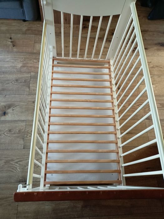 Łóżeczko drewniane