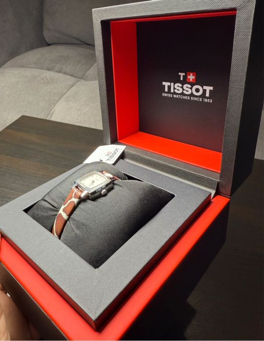 Годинник жіночий Tissot Lovely
