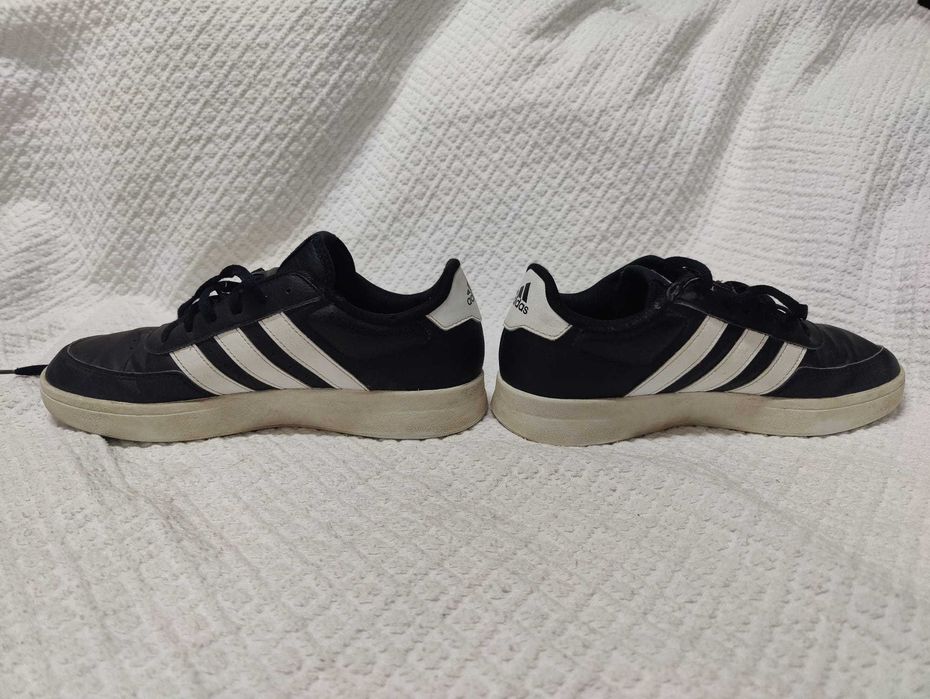 Sapatilhas Adidas tam. 42 em muito bom estado
