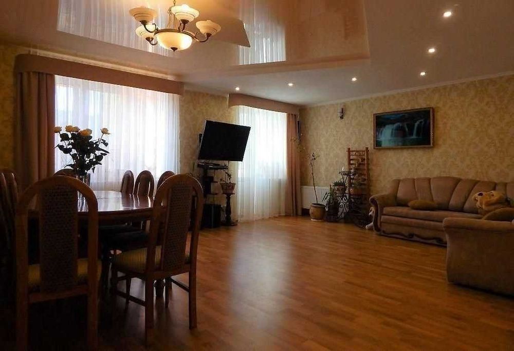 Продаж 3 кім квартири 118 м2, 2/6 пов. Ремонт. 2 санвузли. Центр, вул. Української Повстанської Армії №3598