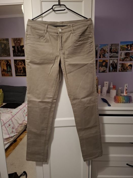 Beżowe jeansy skinny