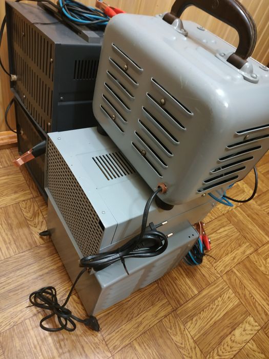 Зарядні до акумуляторів свинцевих