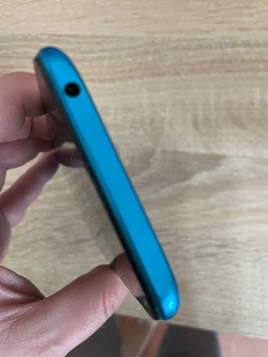 Смартфон Xiaomi Redmi 9A 4+1\64 гб мало пользовались разбит экран