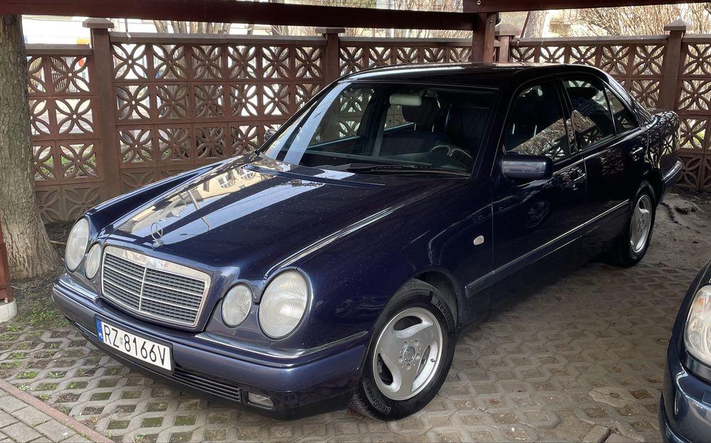 Mercedes E200 W210  stan idealny
