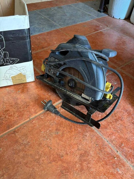 Serra circular 710 W