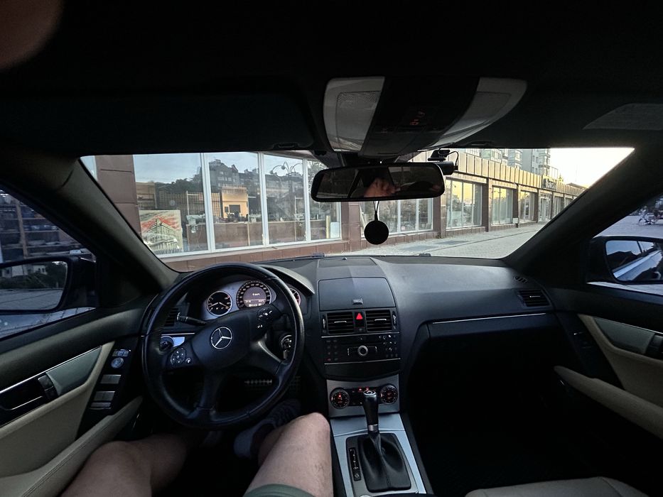 Mercedes-Benz C-220