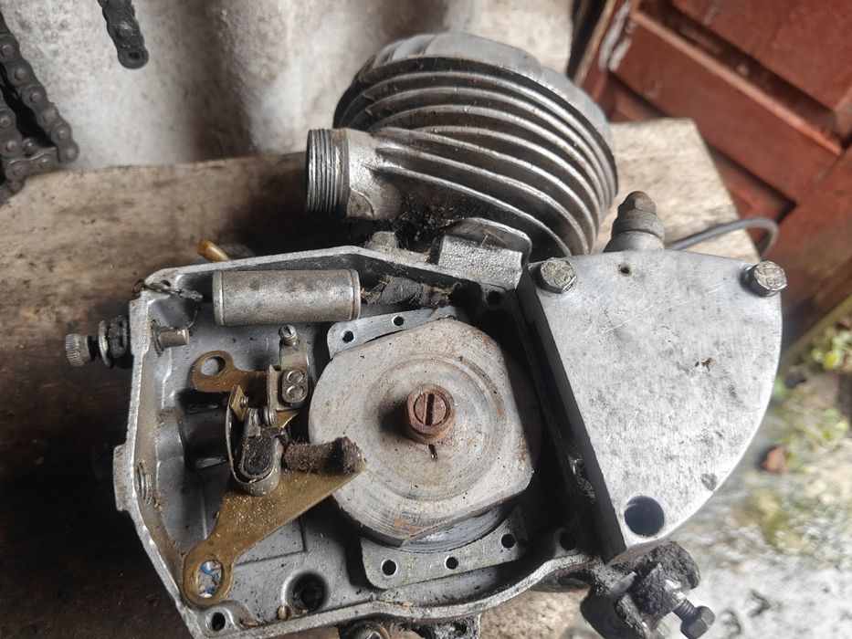 Двигатель  д 8 дырчик.