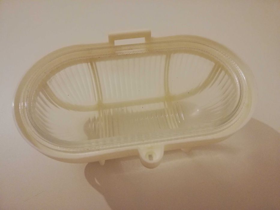 Aplique Olho de Boi Oval com Grelha de Plástico