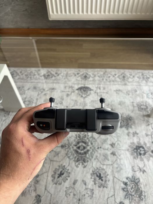 Pilot/Kontroler do drona DJI RC-N3