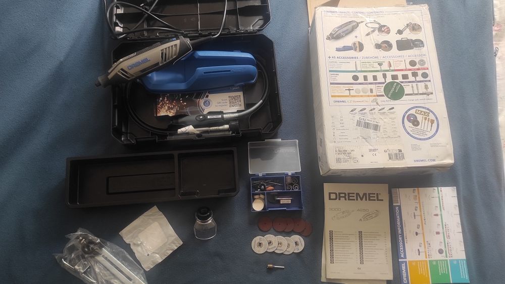 Гравер Dremel 4250  3/45 набір з валом та аксесуарами