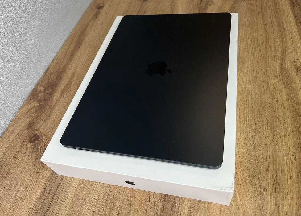 Apple MacBook Air 15 2025, M4 16/256 ГБ