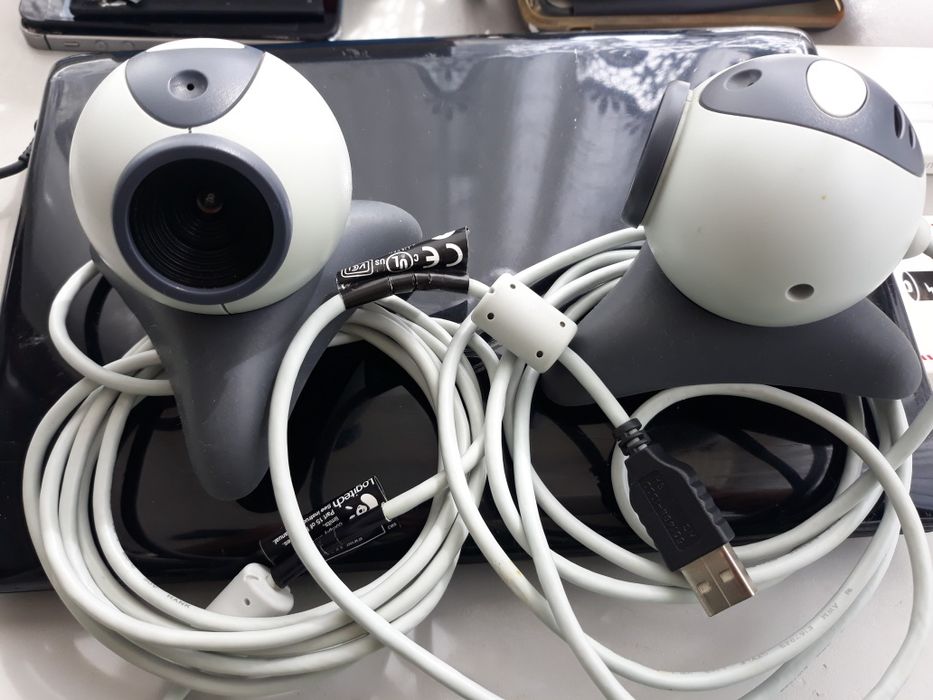 Duas webcam Logitech