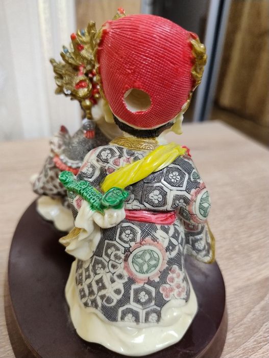 Китайская статуэтка . Влюбленные. Высота - 14 см.