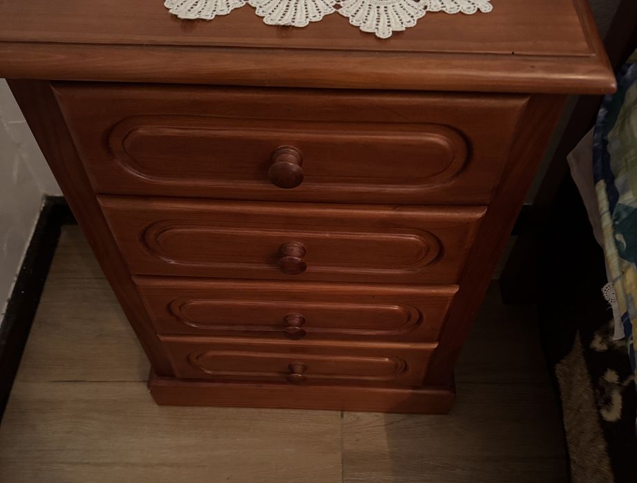 Mobilia de quarto com pouco uso