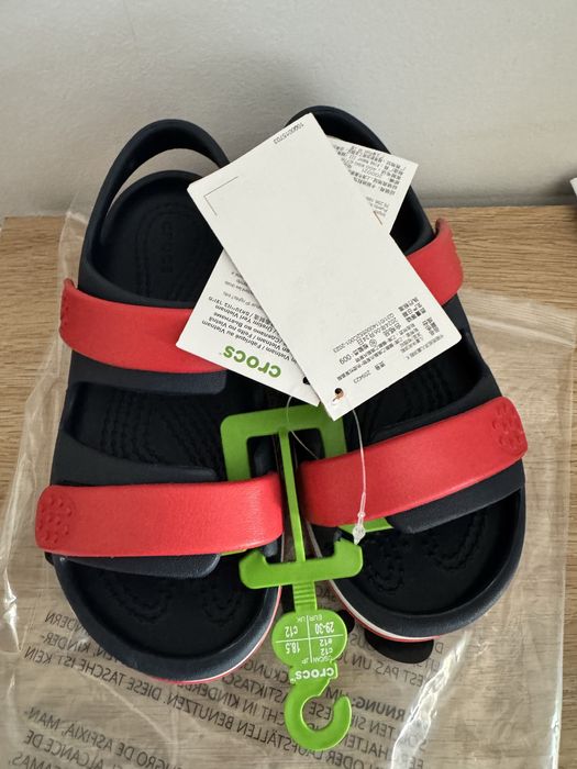 sandália crocs infantil Nova