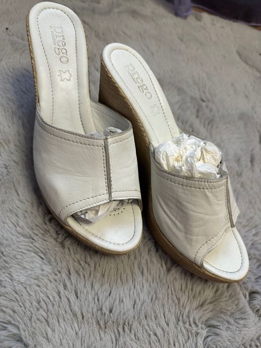 Шлепанці шкірняні