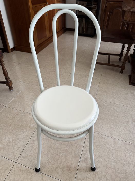Cadeira branca metalica para mesa de cozinha