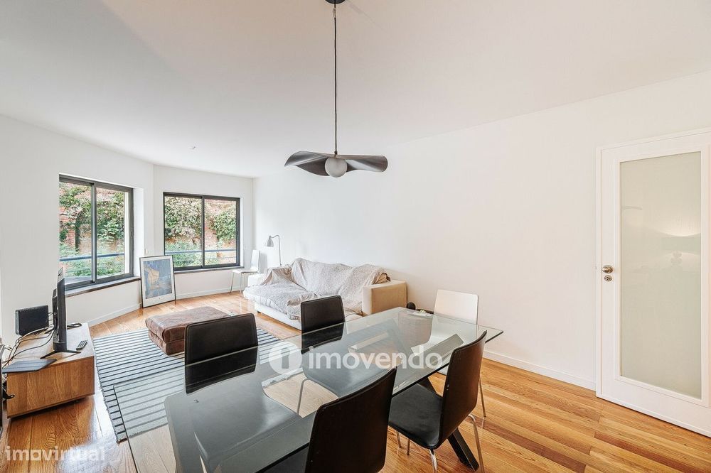 Apartamento T1 com estacionamento em Belém