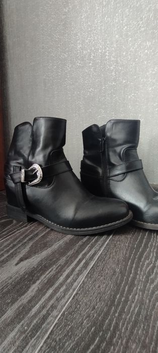 Напівчобітки на танкетці