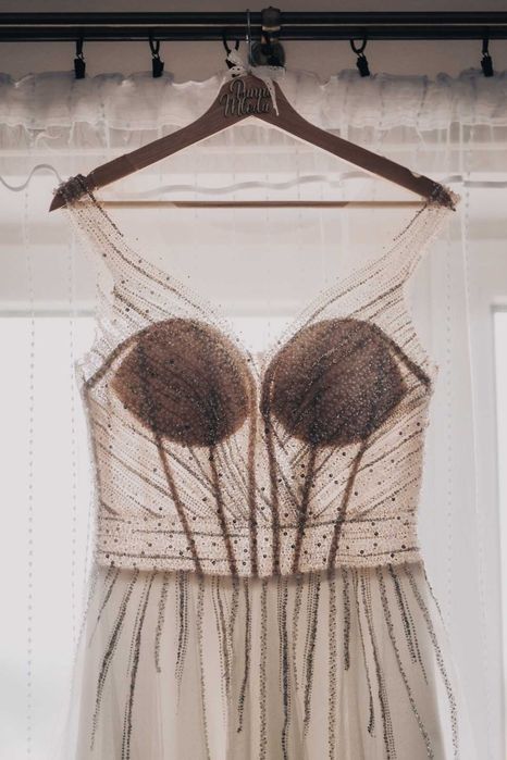 Błyszcząca suknia ślubna