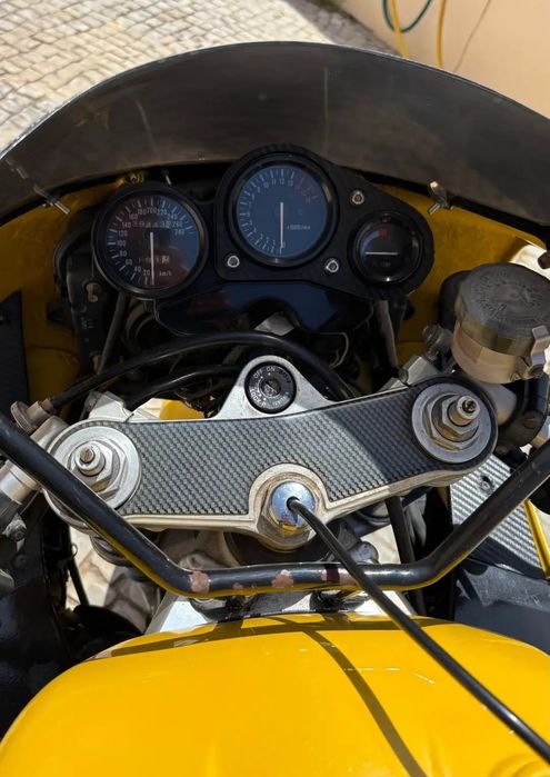 Vende-se Suzuki GSXR 750