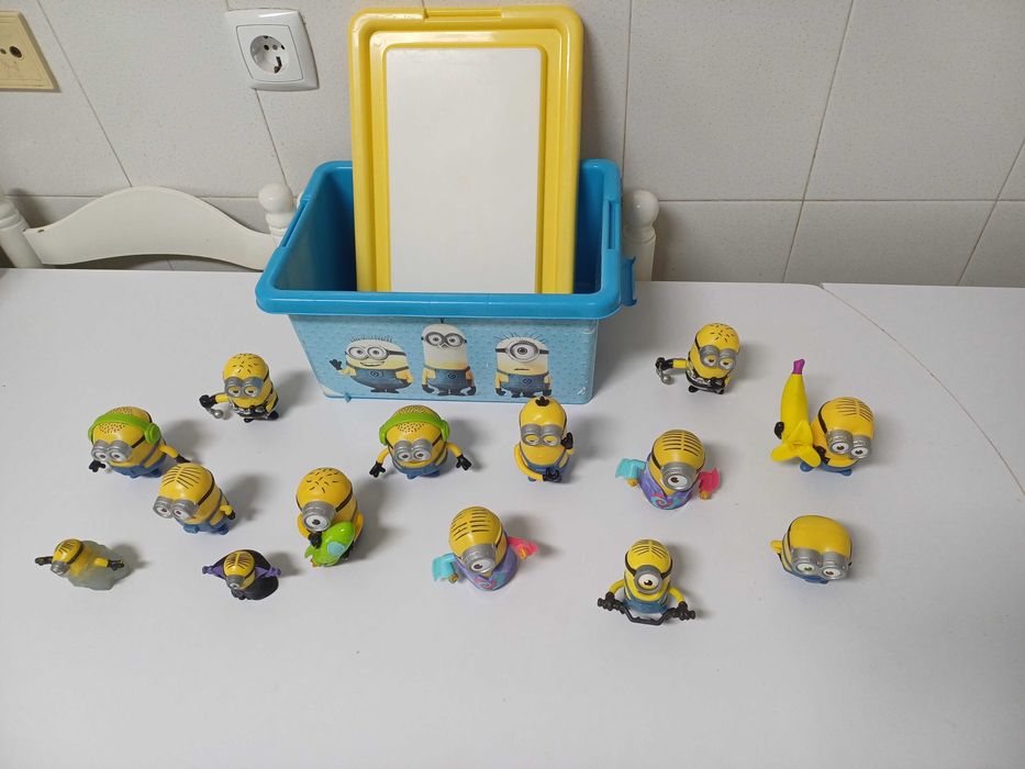 Caixa com Minions 14 unidades