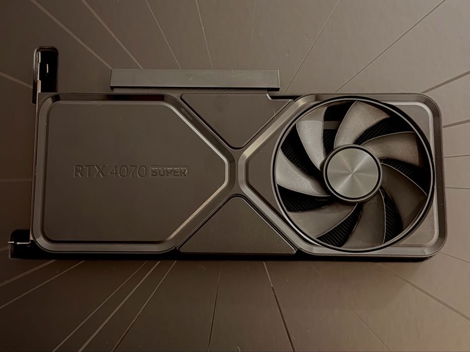 GeForce RTX 4070 SUPER fe Founders Edition