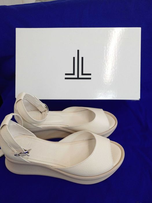 Шкіряні босоніжки