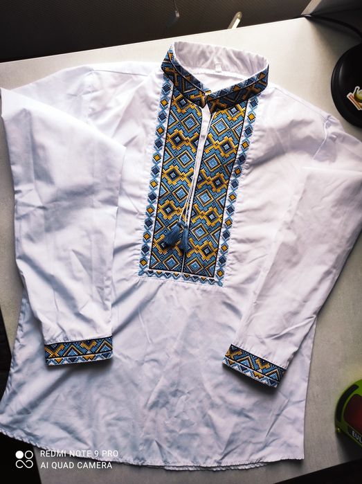 Вишита сорочка для підлітка