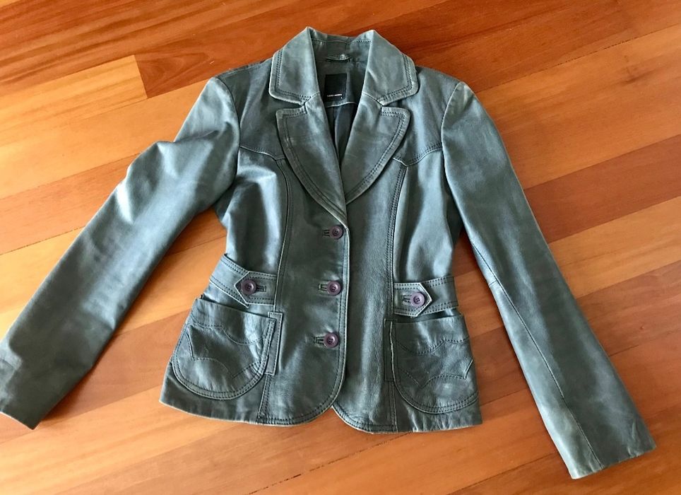 Casaco em pele azul ganga