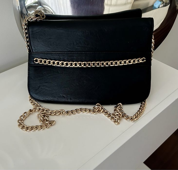 Bolsa preta com dourado como Nova