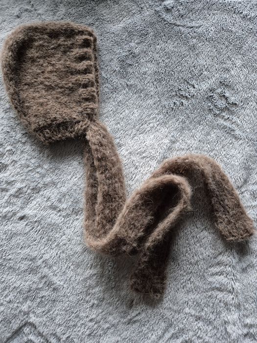 Wełniana bonetka nugat