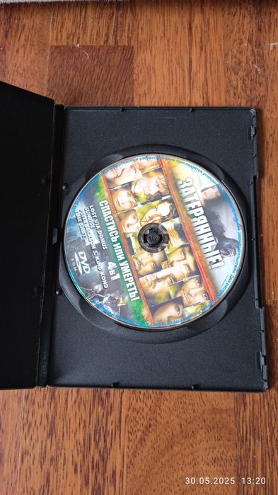 Компьютерная игра и музыка на компакт дисках.