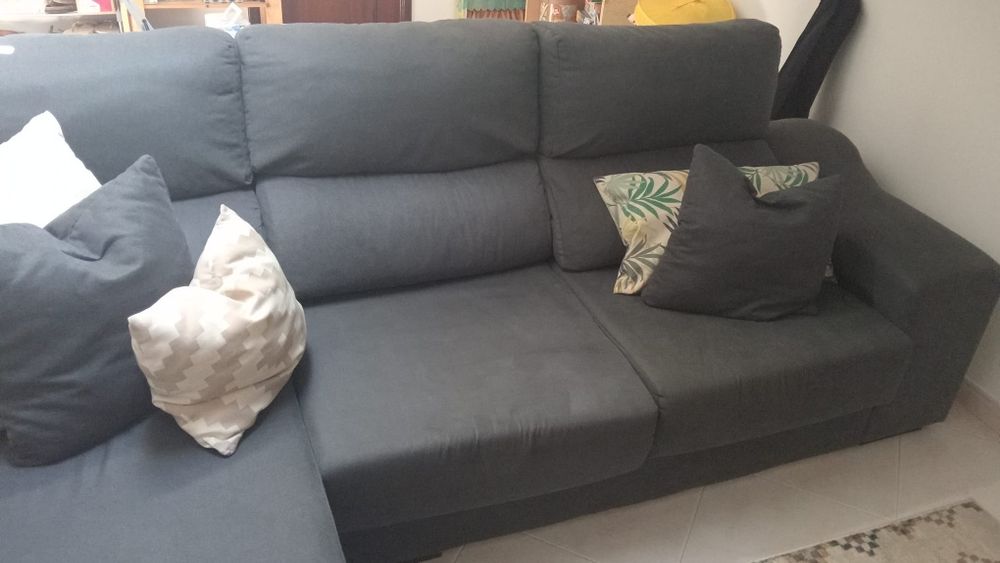 Sofá Chaise Longue Conforama com Baú – Excelente Estado