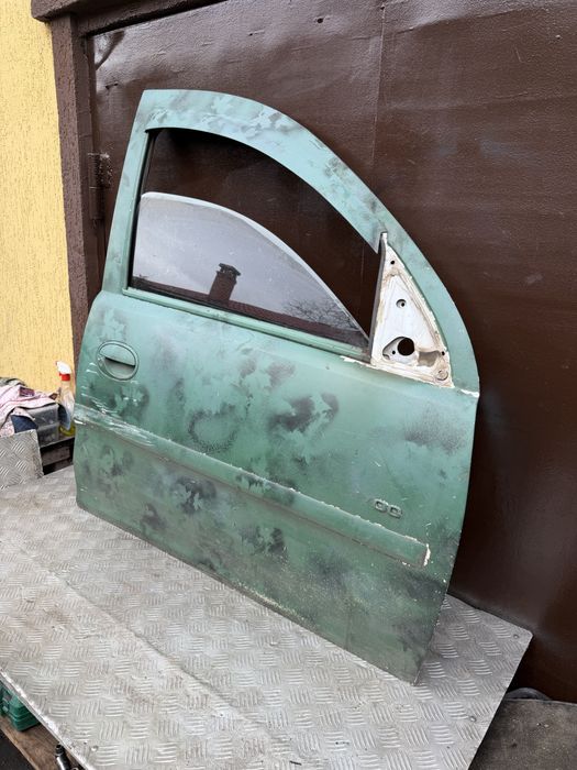 Дверь правая Опель комбо с год 2003 opel combo c