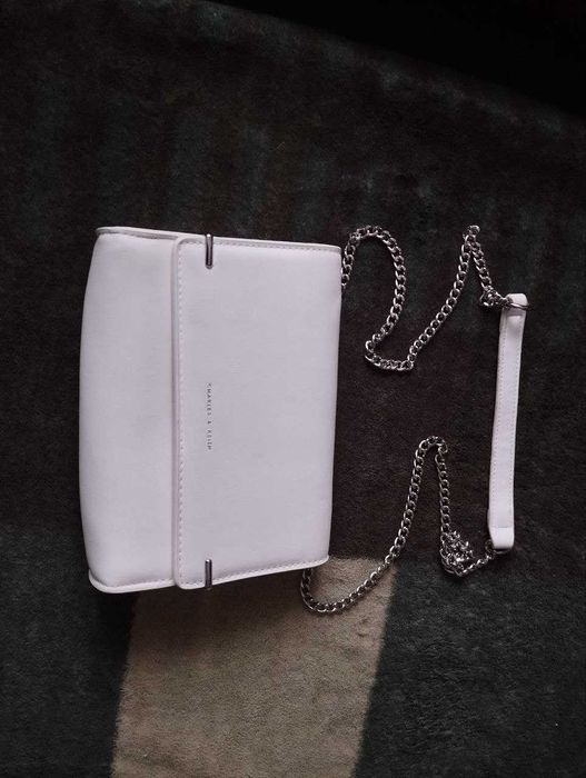 Сумка- клатч Белая  Charles  Keith