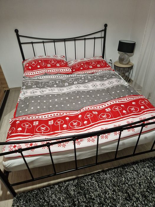 Łóżko metalowe z materacem