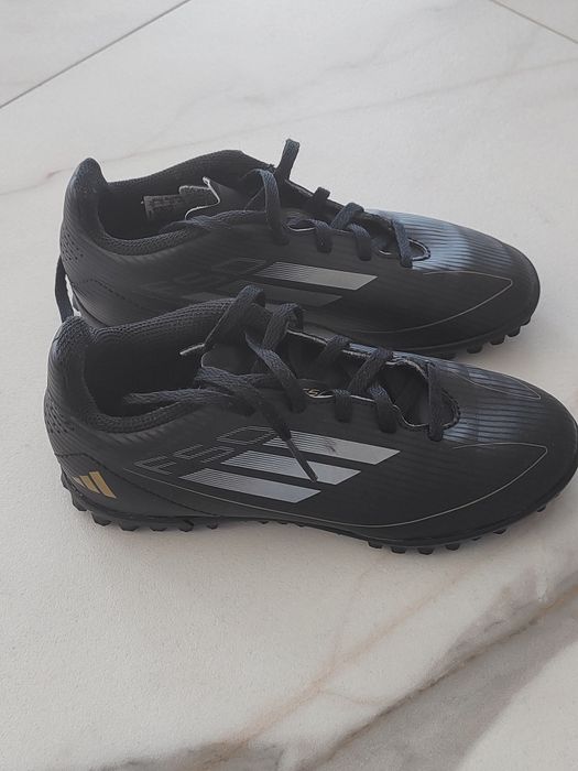 Turfy adidas rozmiar 33
