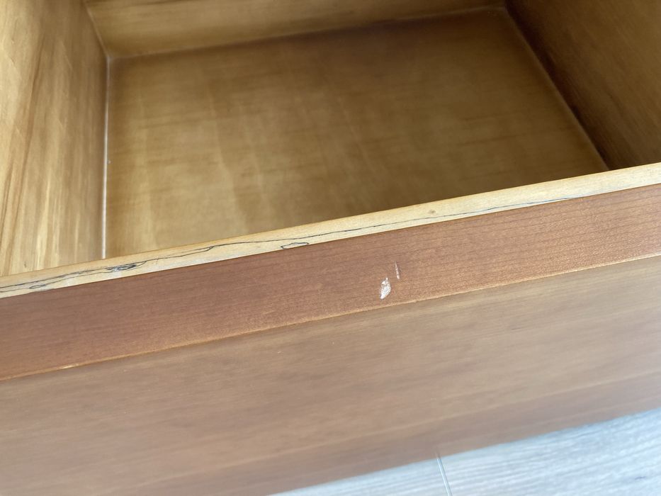 Cómoda em cerejeira linhas simples