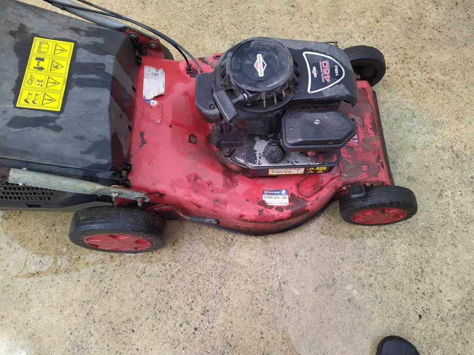 Vendo Maquina de relva a gasolina