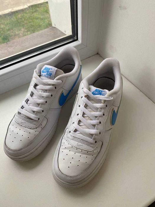Кросівки Nike Air Force 1 (розмір 40)