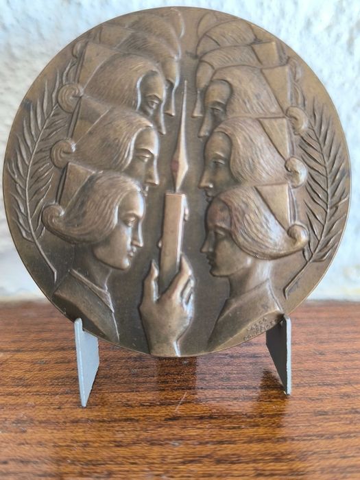 Medalha em Bronze comemorativa do 1º Congresso Nacional de Enfermagem, 12 a 16Novembro de 1973