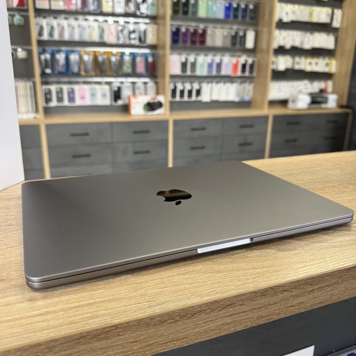 Apple MacBook Air 2022 (M2, 8GB RAM)