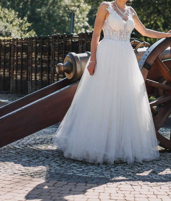 Piękna sukienka ślubna w kształcie literki A r. 36/38