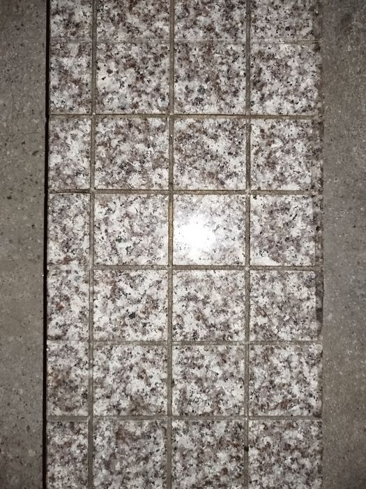 Obrzeże granitowe podłoga