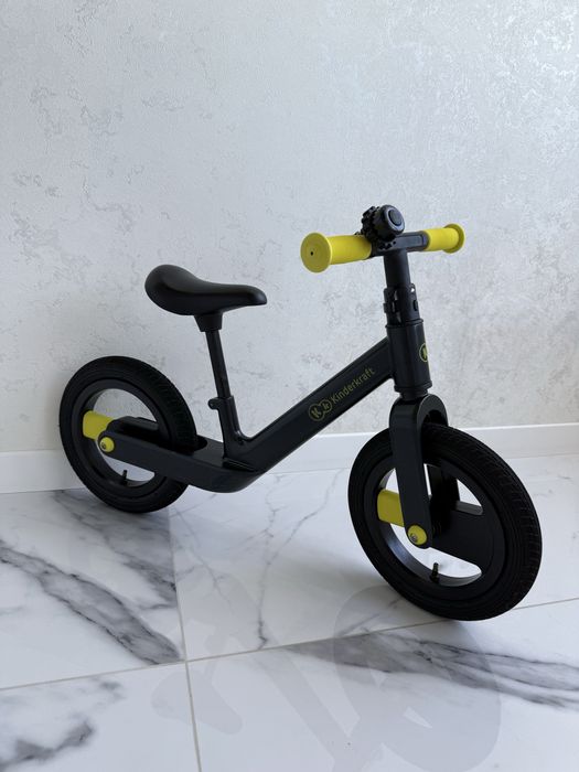 Біговел Kinderkraft Goswift